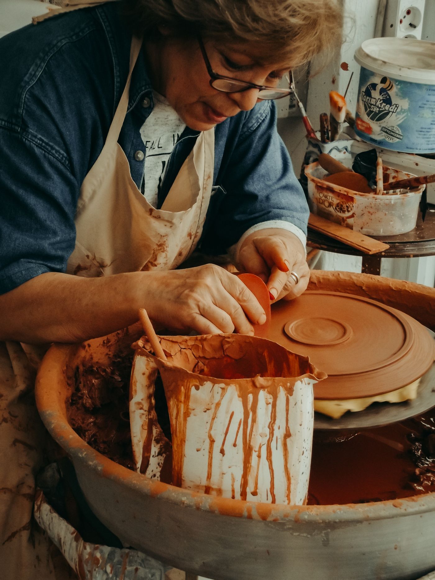 Taller de artesanía local.